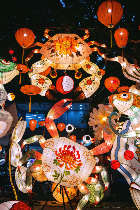 彩灯蟹舞夜景图片