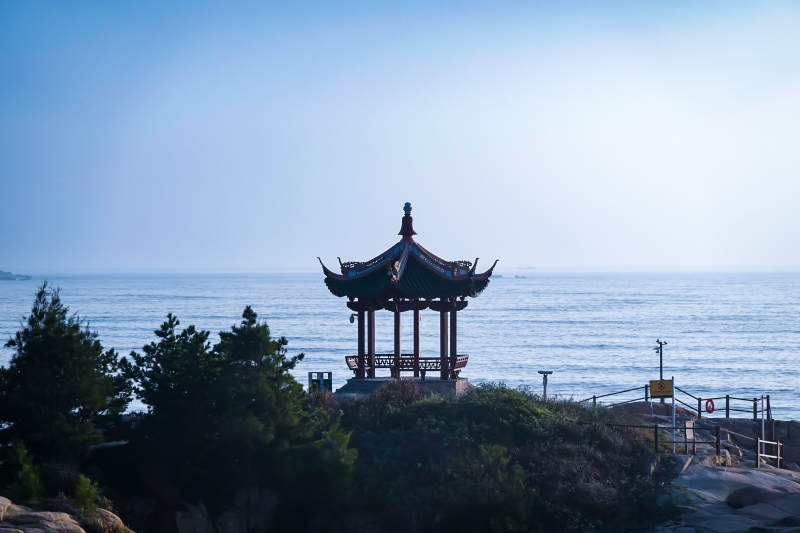 浙江舟山海边古亭静谧景图片