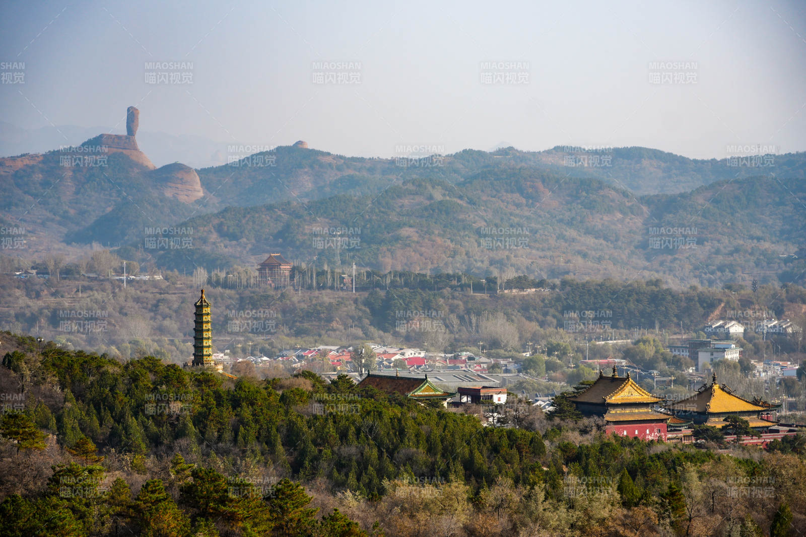 山间古塔与庙宇 承德图片