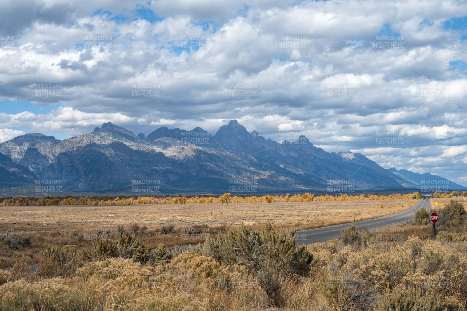 山野公路秋景图片