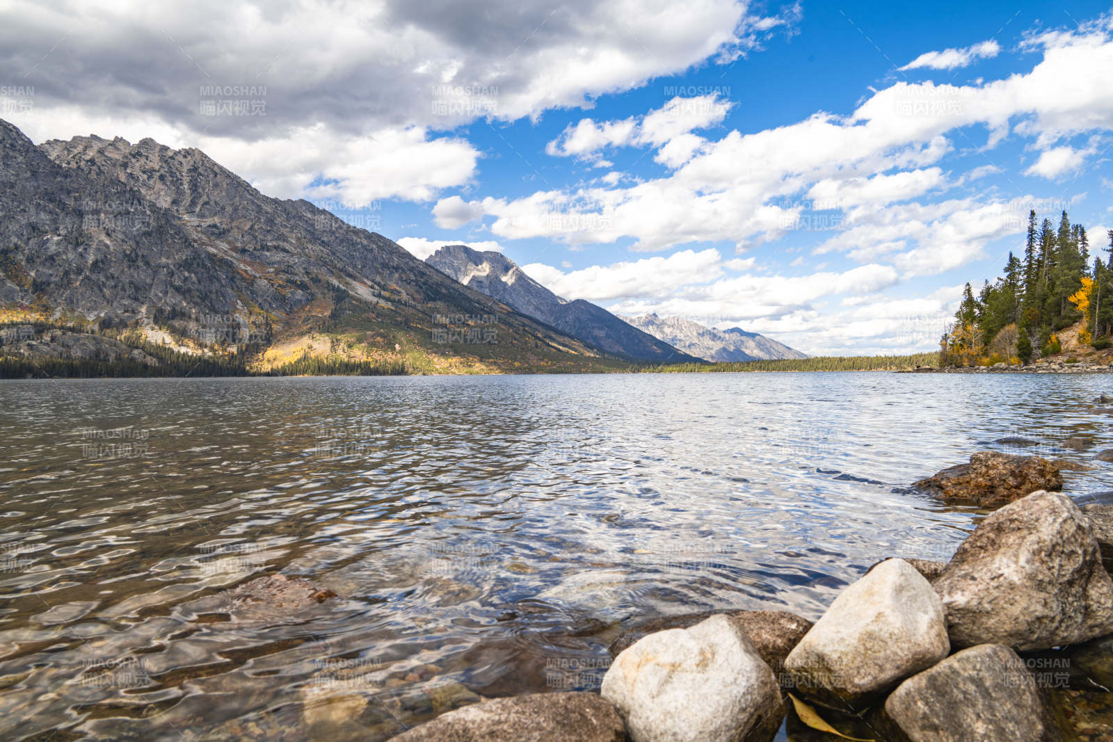 湖光山色秋景图片