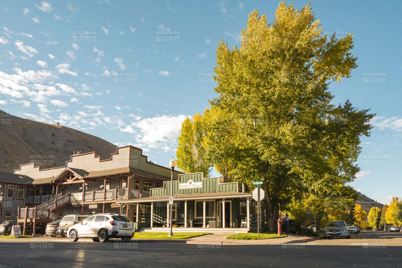 秋日小镇风光图片