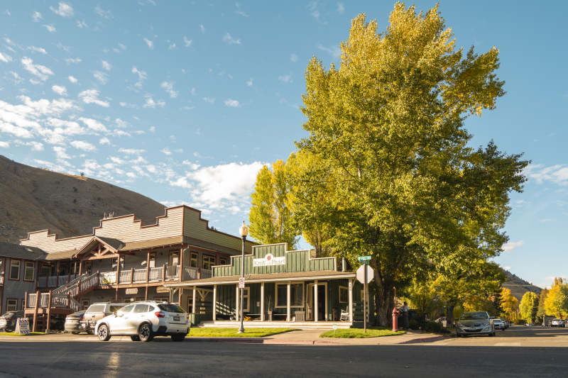 秋日小镇风光图片