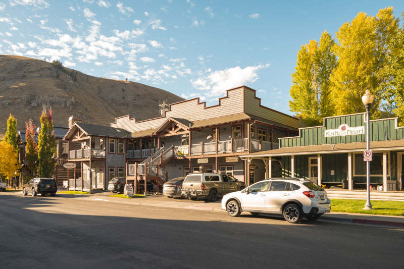 山间小镇秋景图片