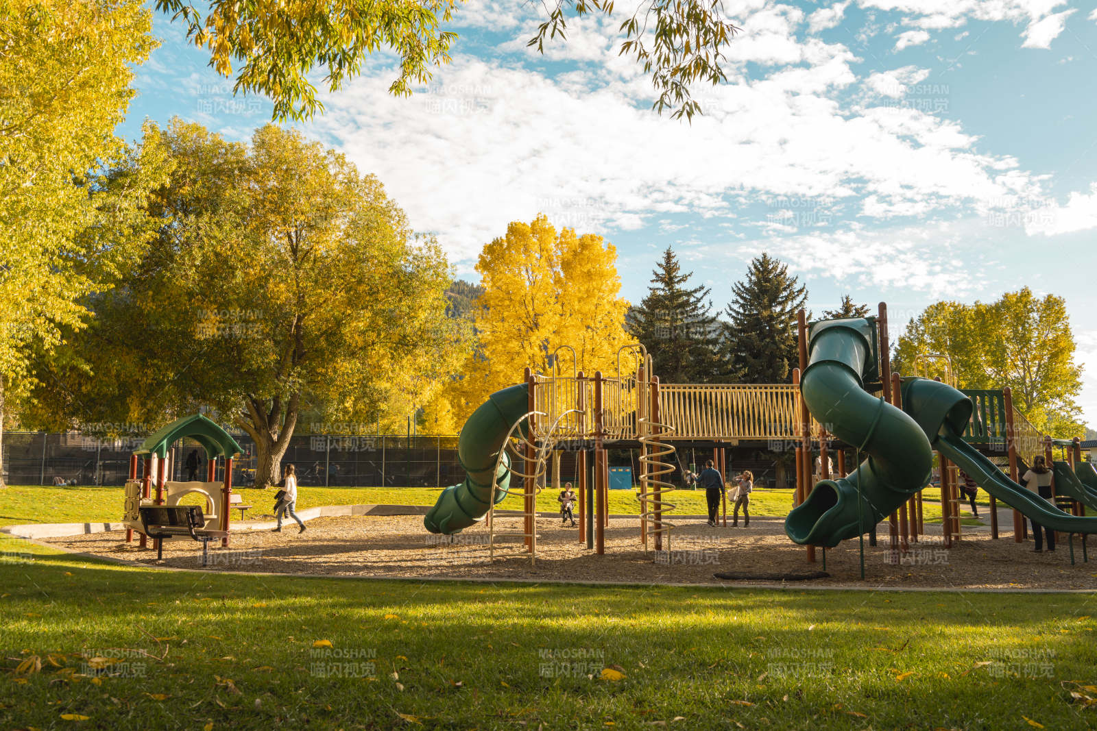 秋日公园游乐场图片