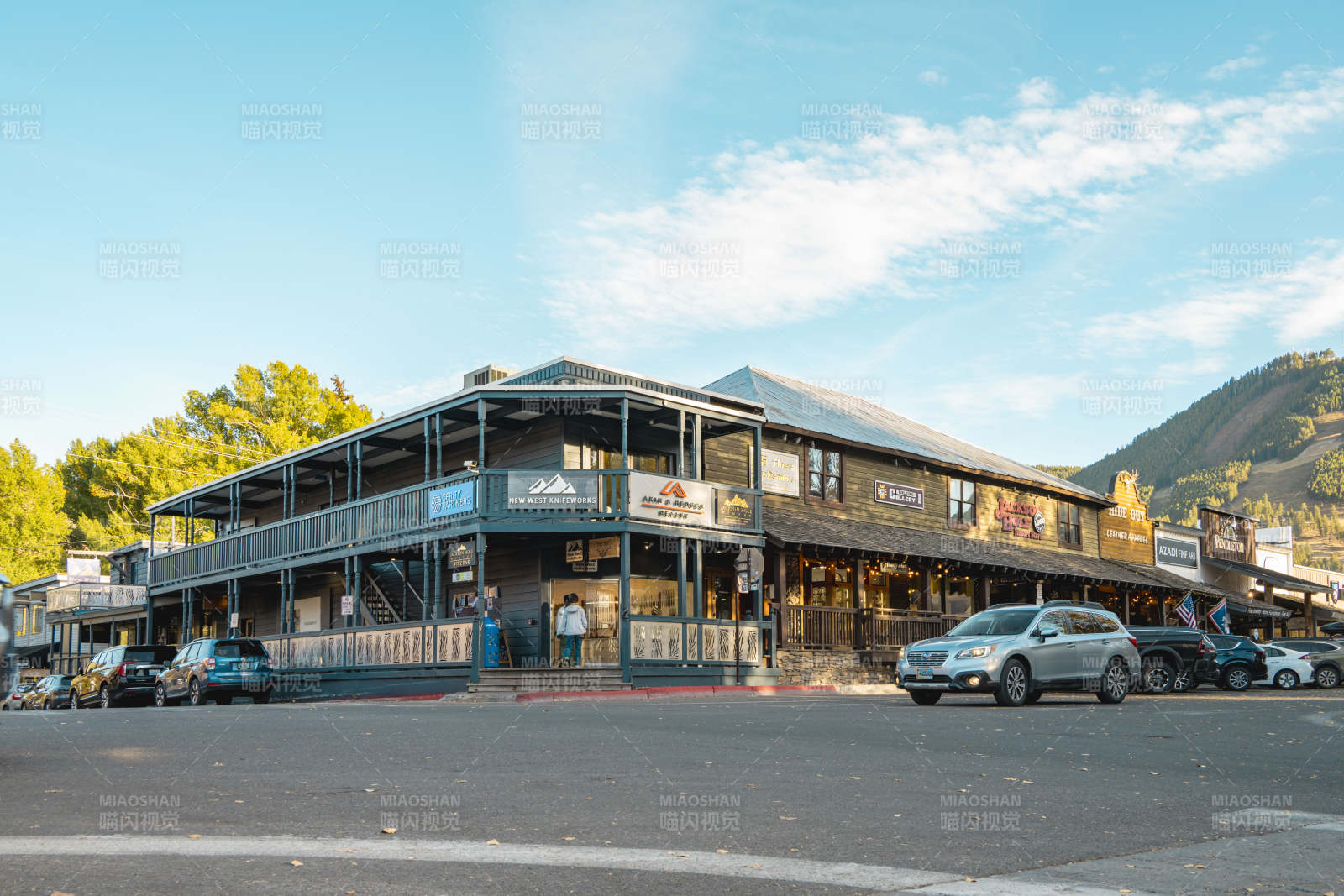 山间小镇风情街景图片