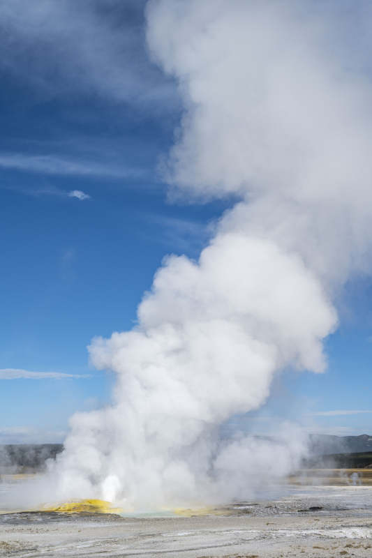 蒸汽喷发壮观景象图片