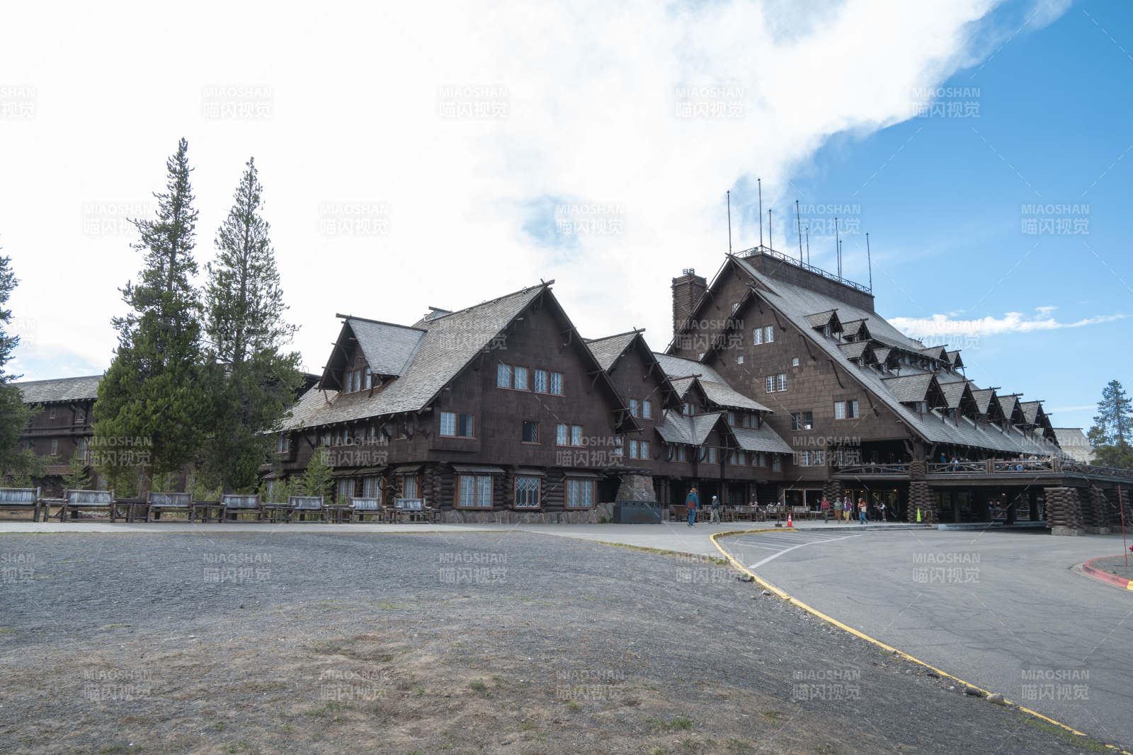 木屋建筑群图片