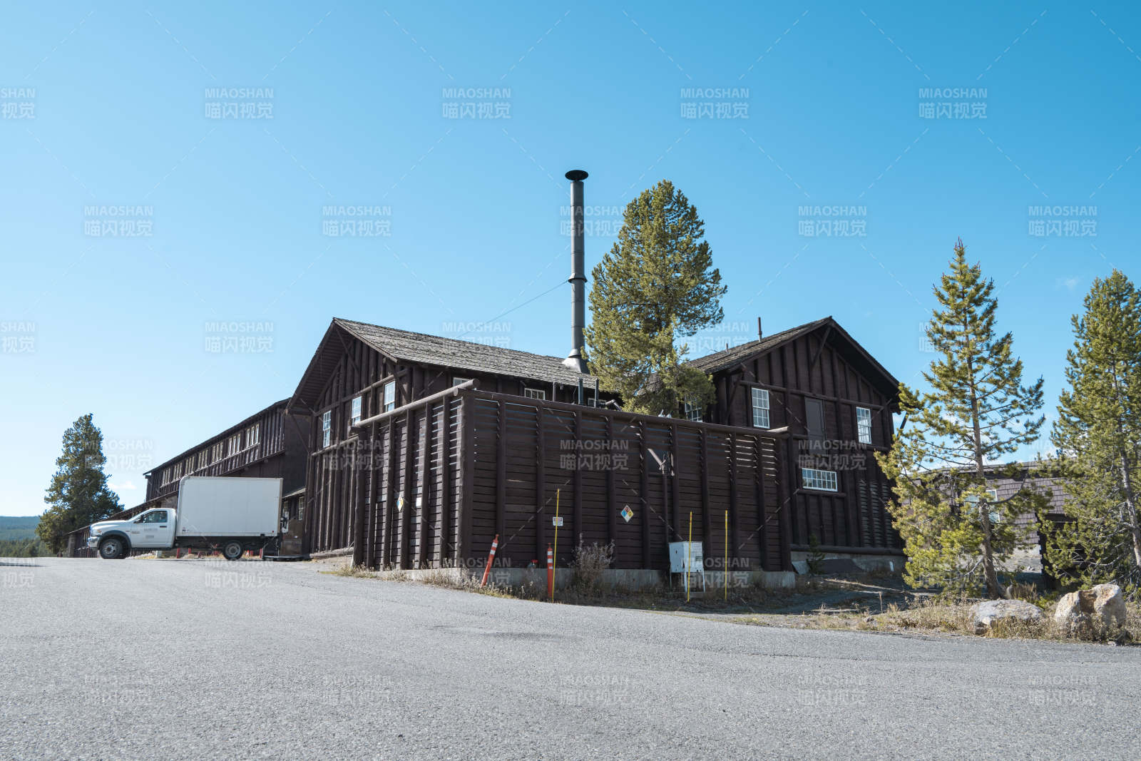 木屋建筑群图片