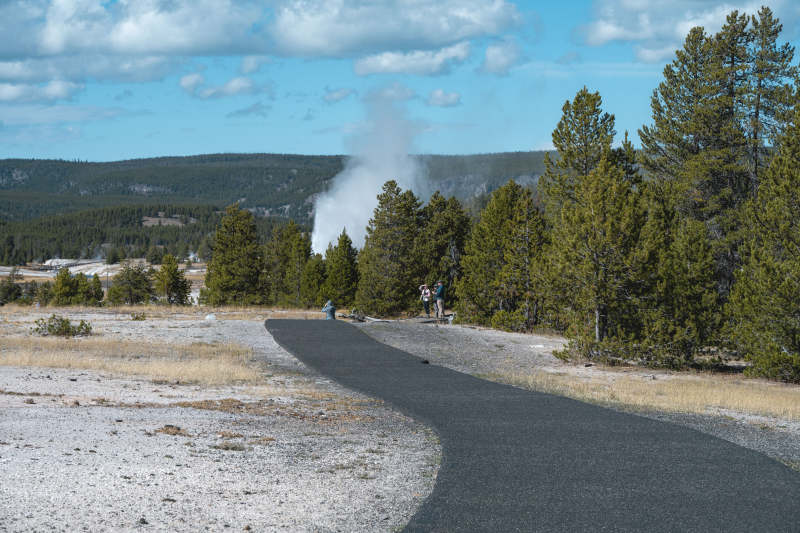 间歇泉喷发奇景图片