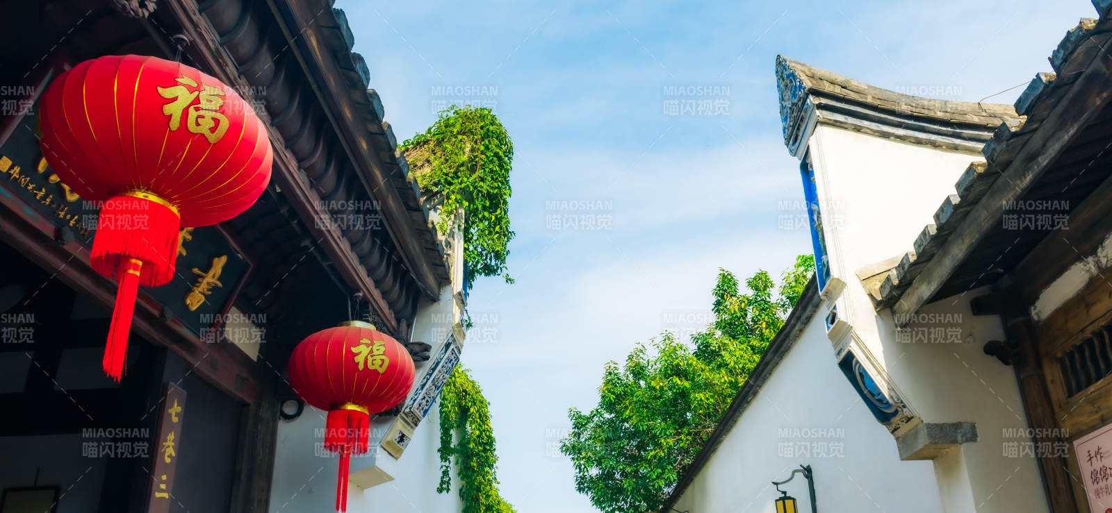 福灯映古巷图片