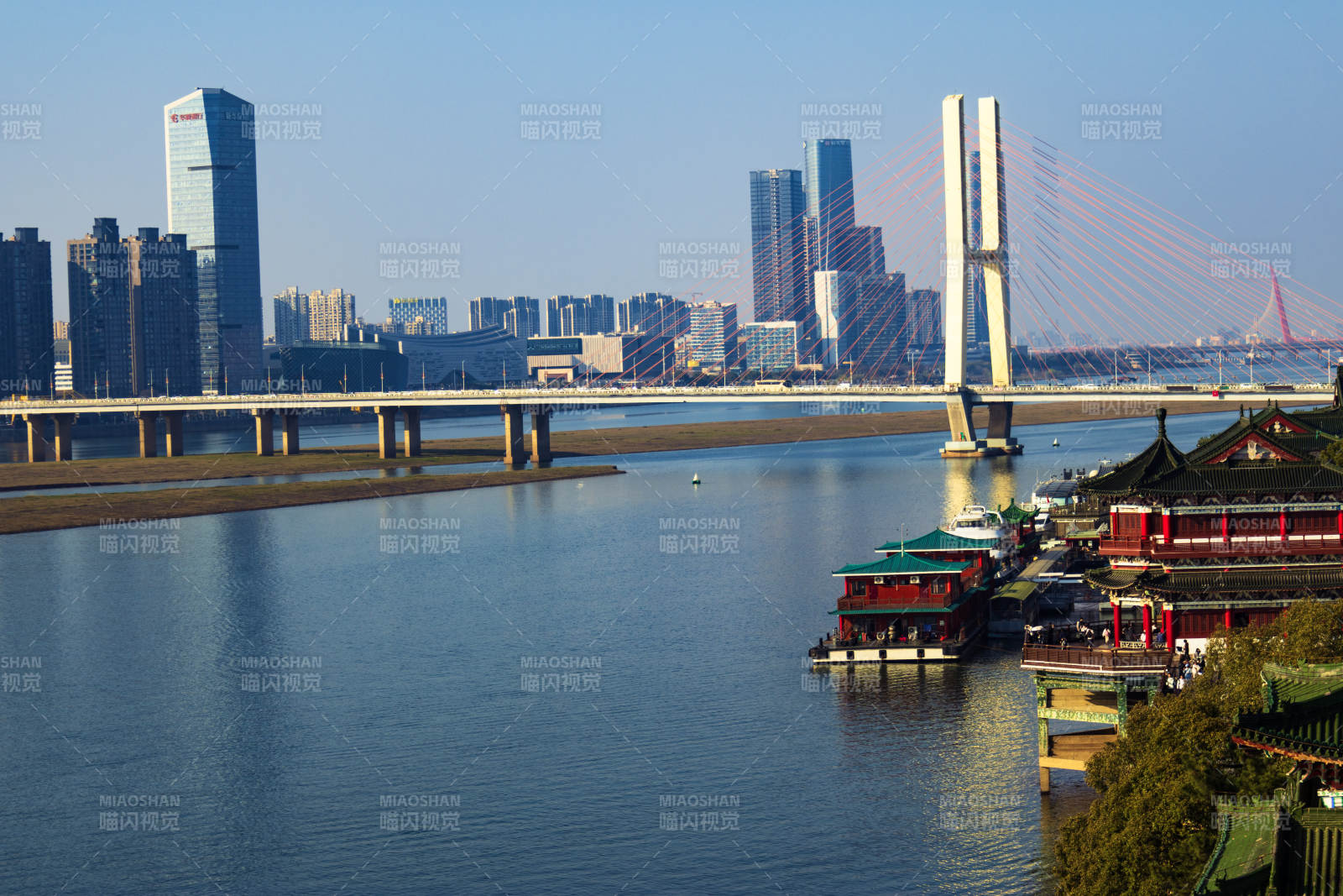 城市江景大桥图片