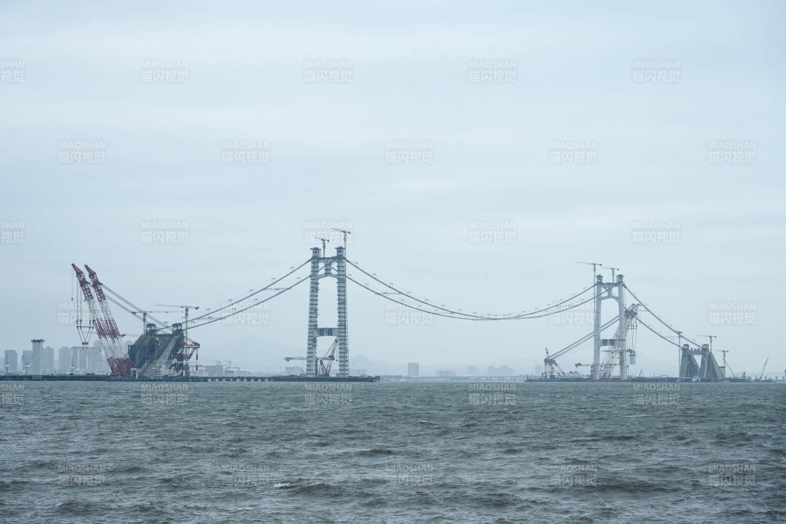 海面大桥施工中图片