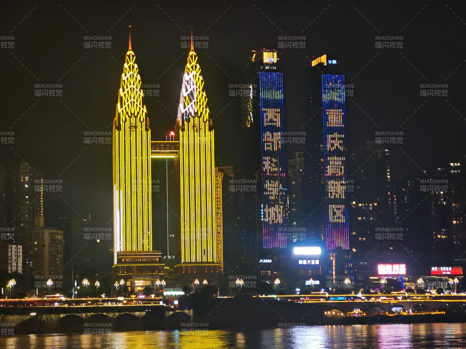 重庆双塔辉映江畔图片