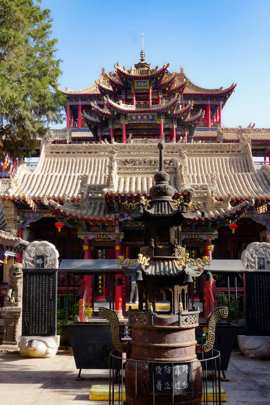 古刹香炉祈福地图片