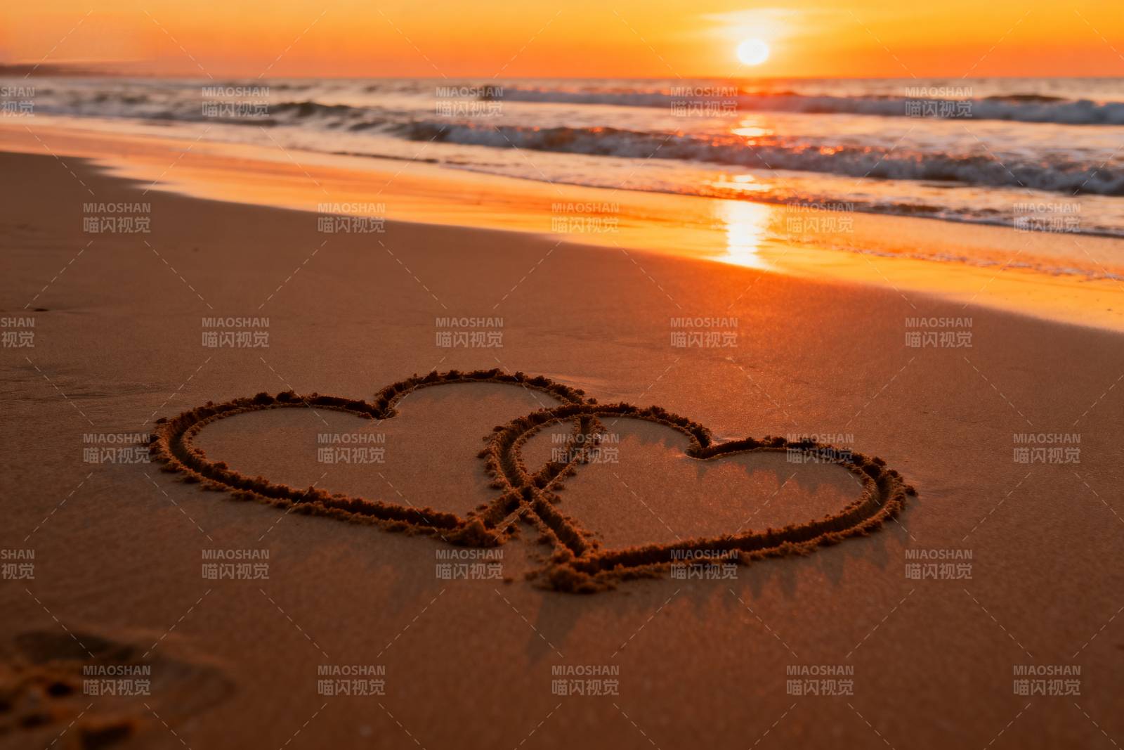 沙滩心形日落图片
