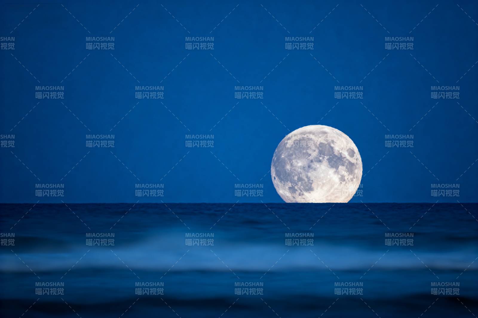 海上明月升图片