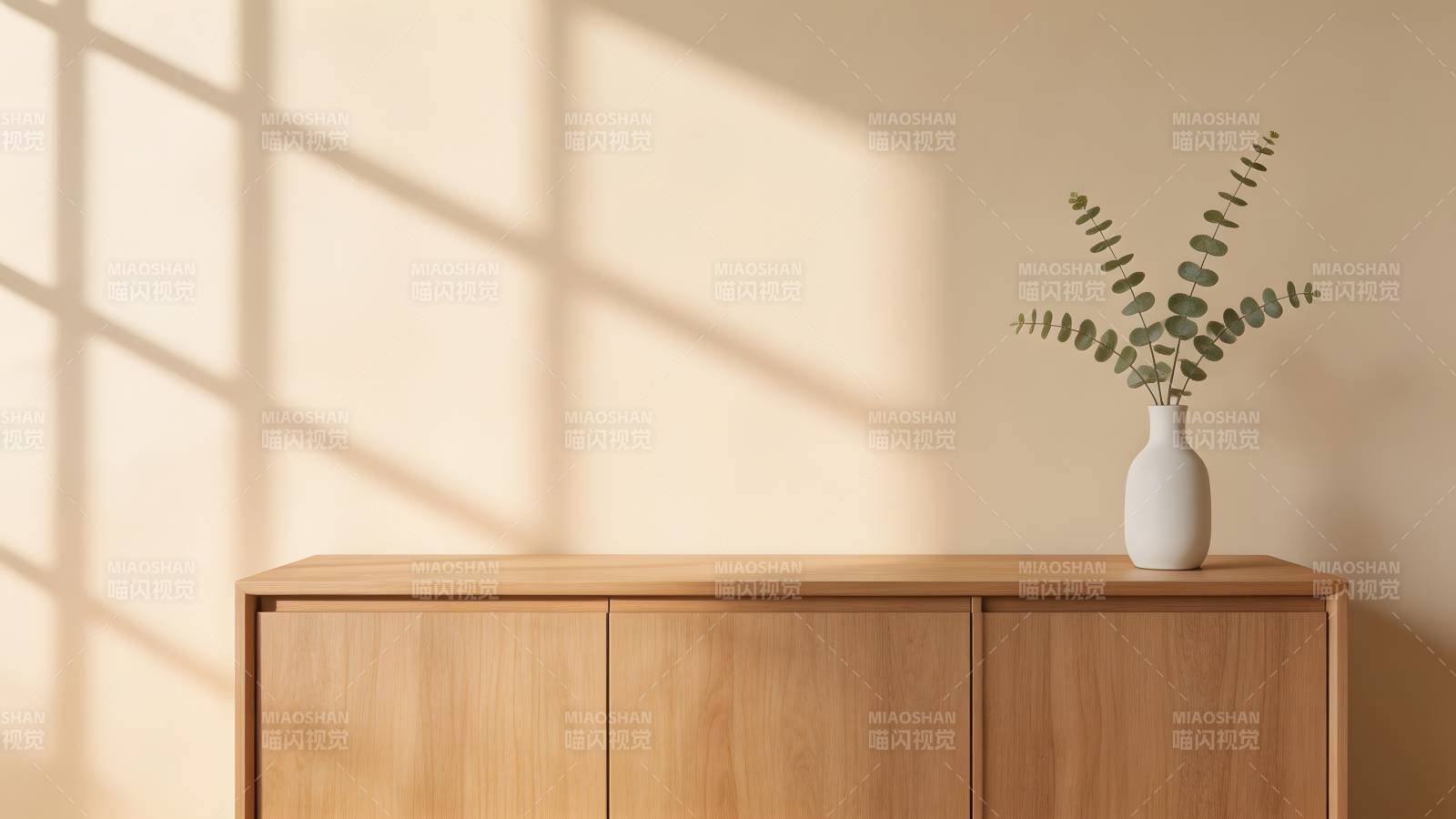 光影中的静谧角落图片