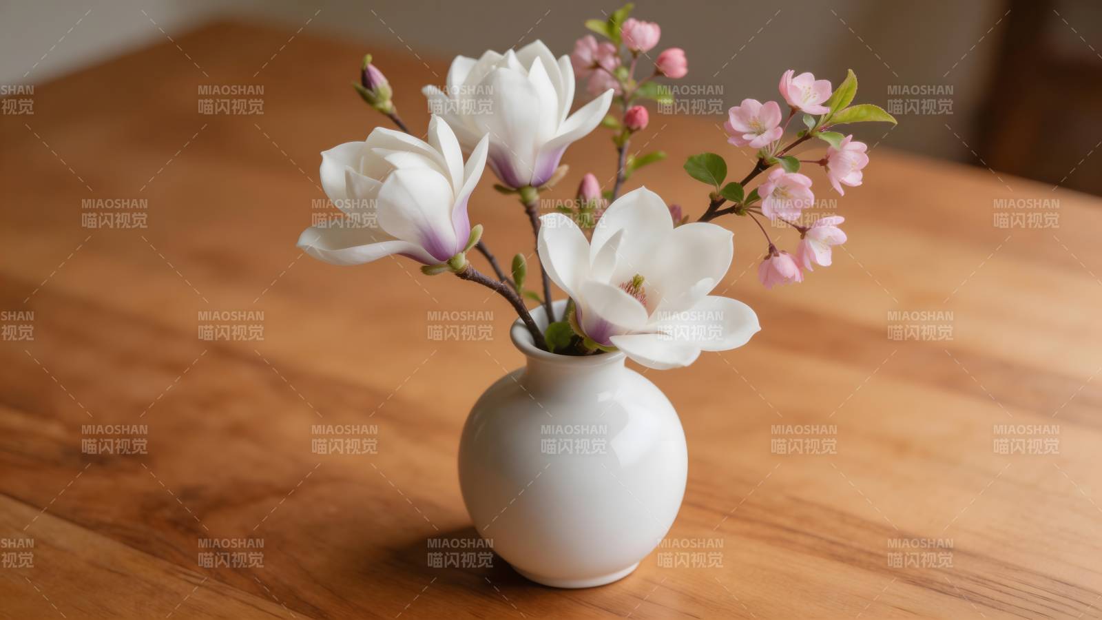 花瓶中的春日绽放图片