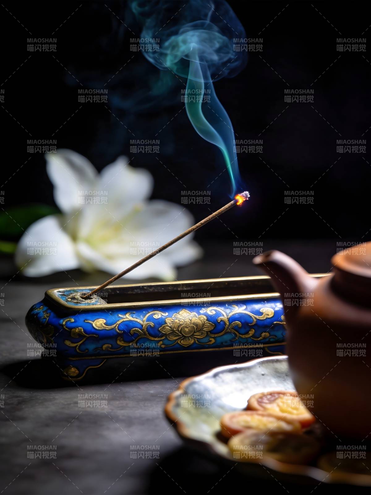 香烟袅袅 静谧雅致图片