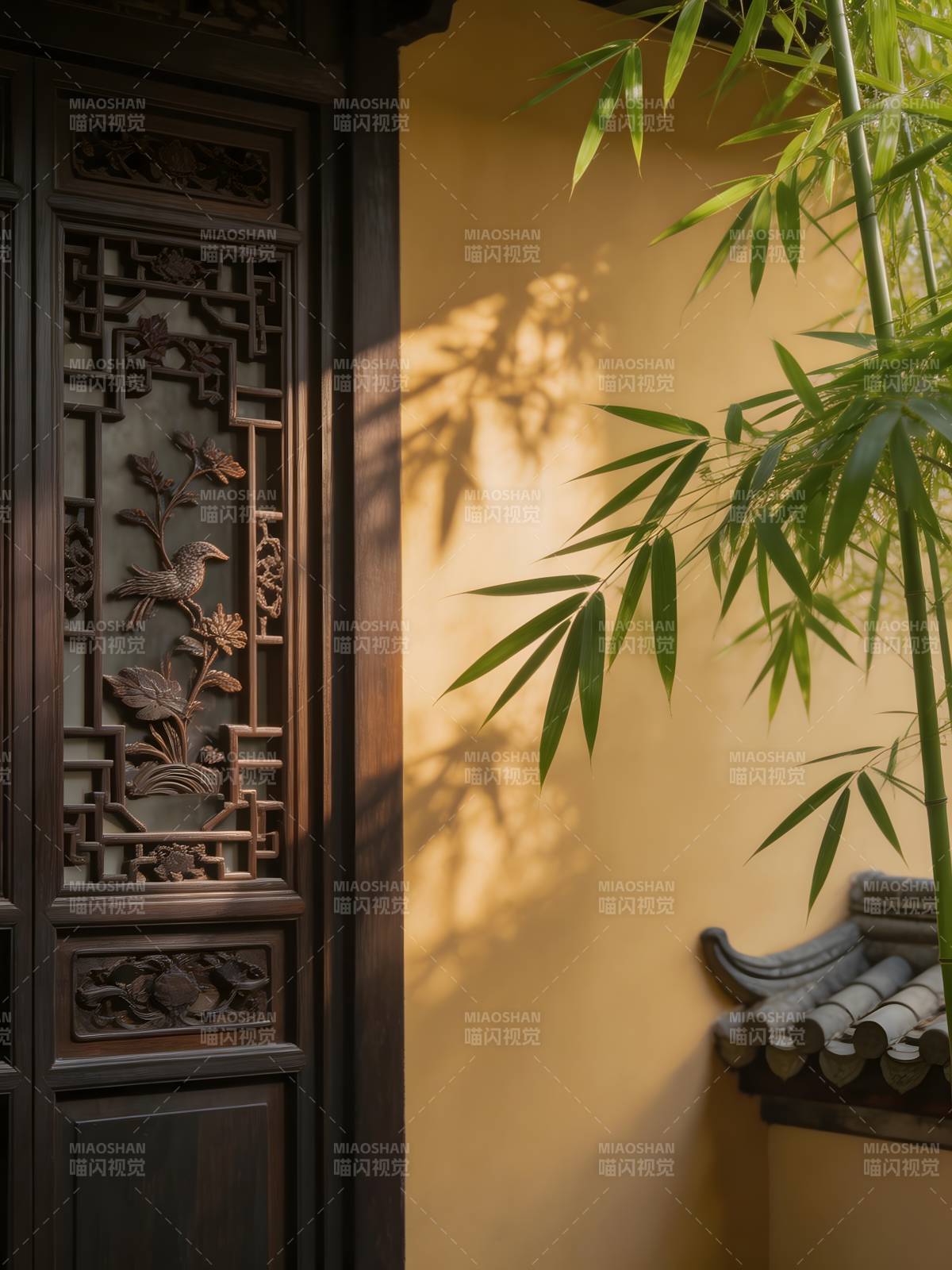 竹影雕门映墙黄图片
