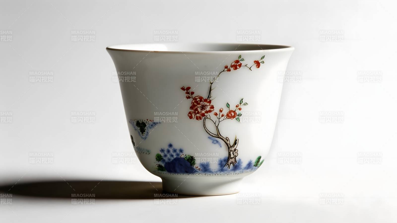 青花梅枝茶杯图片