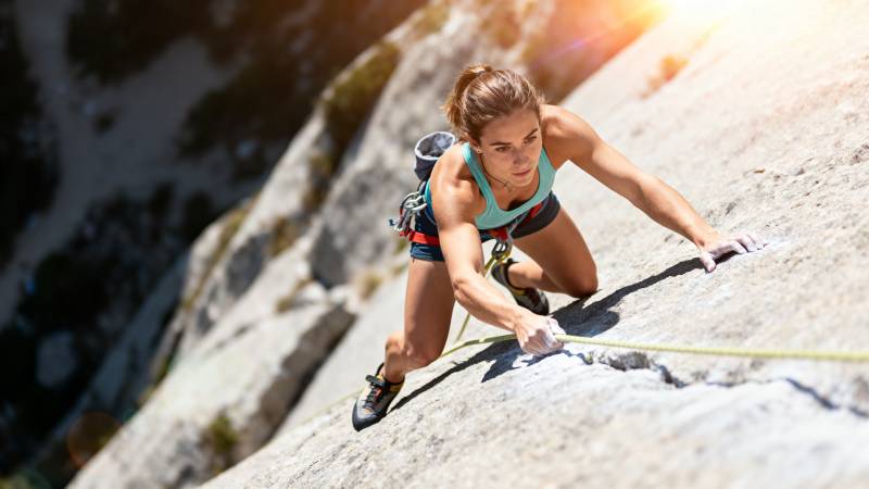 攀岩女运动员图片