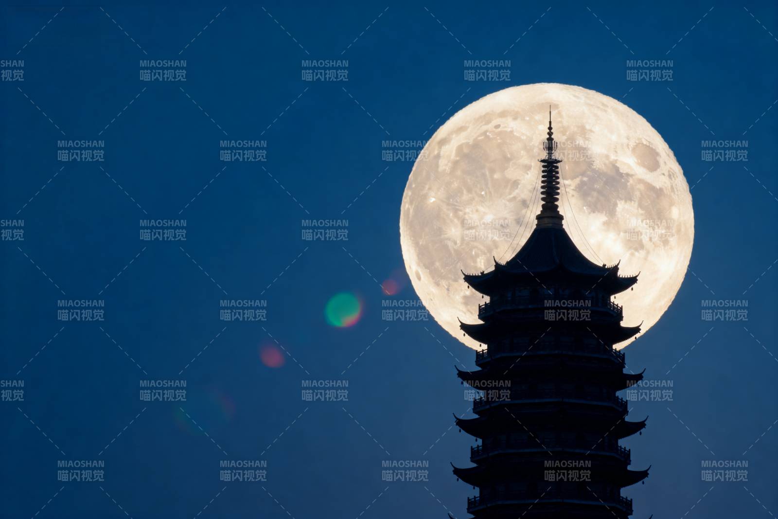 塔影映明月图片