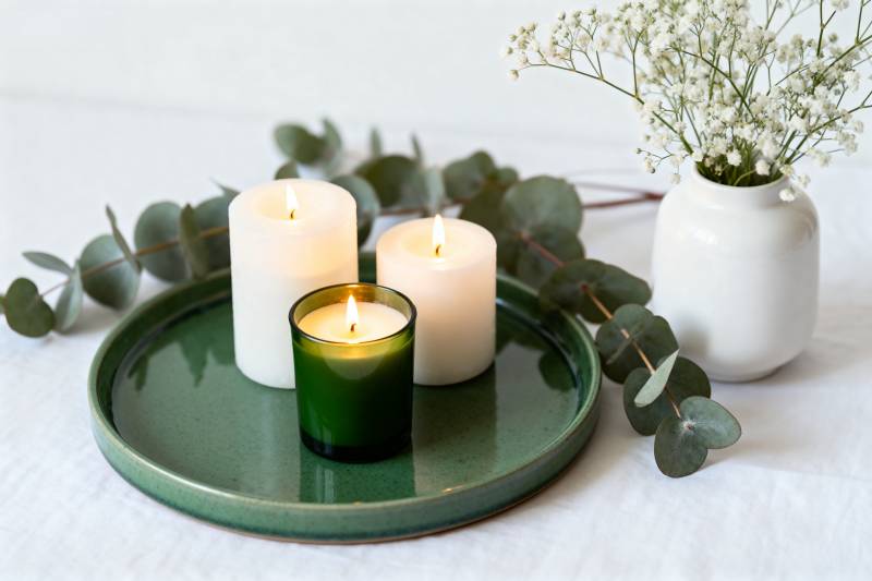 静谧烛光绿意盎然图片