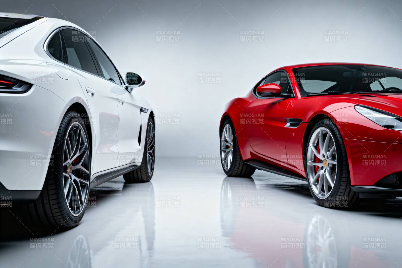 双车对决 红白辉映图片