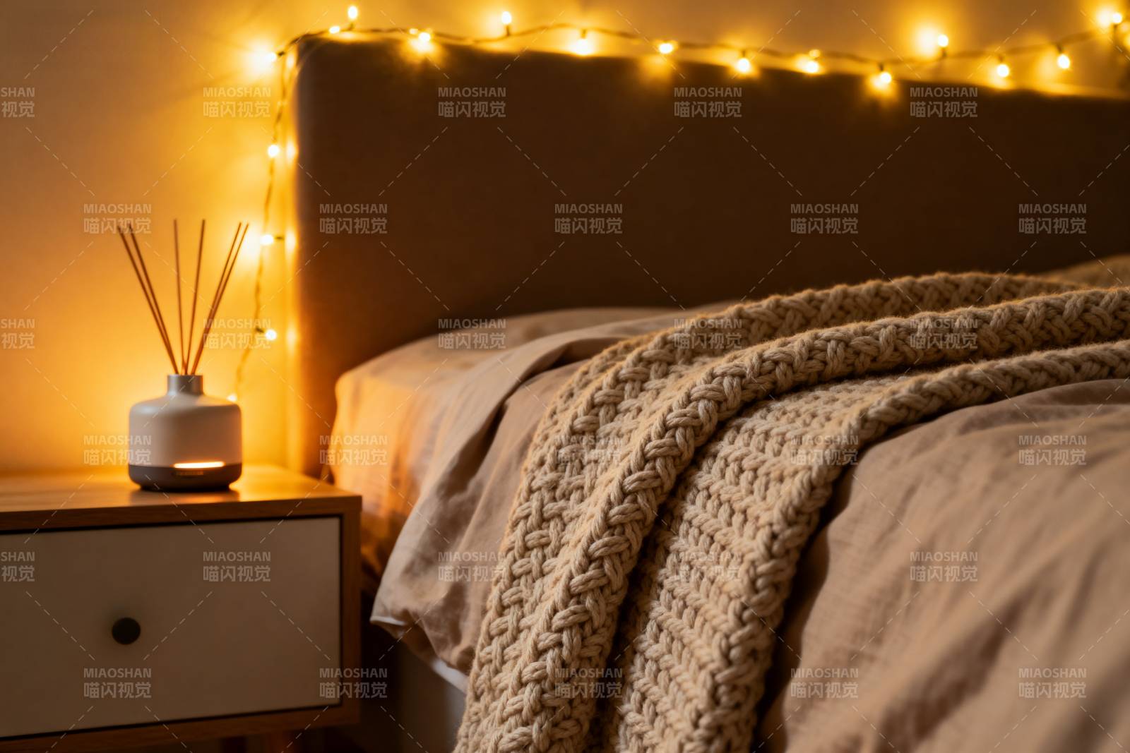 温馨卧室夜景图片