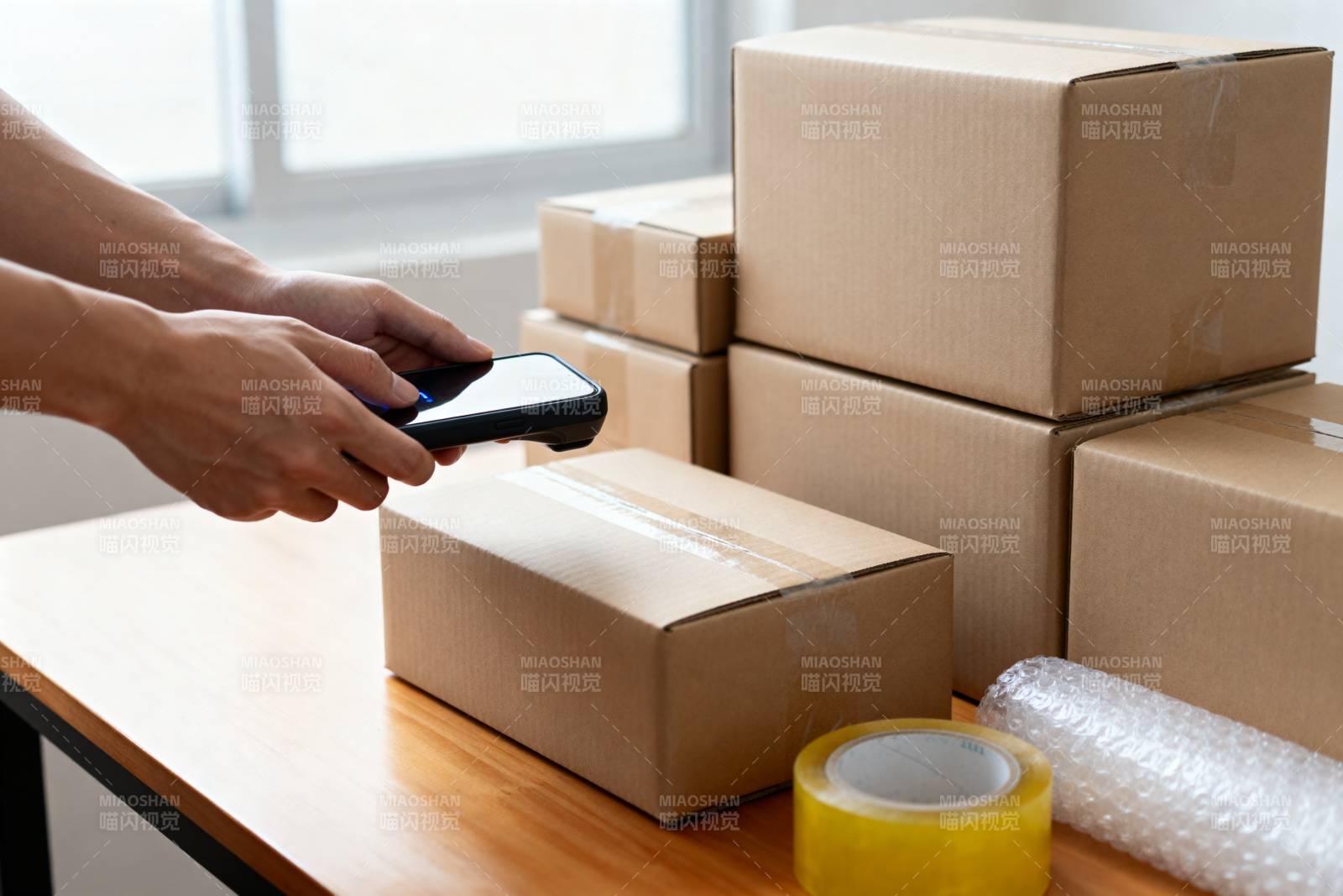 扫码发货包裹图片