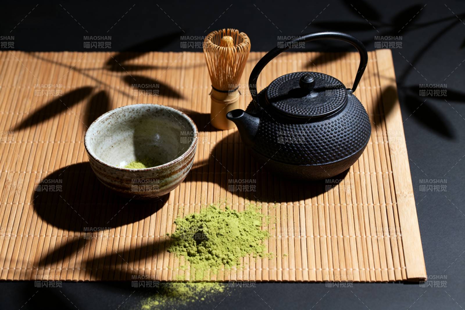 抹茶茶具静物图片