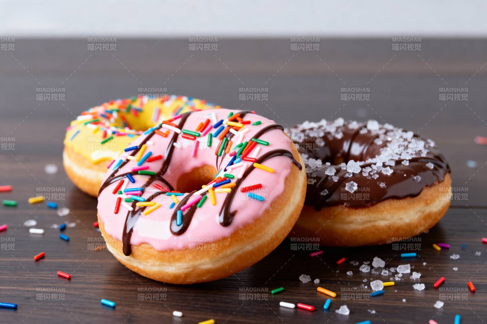 彩色甜甜圈诱惑图片