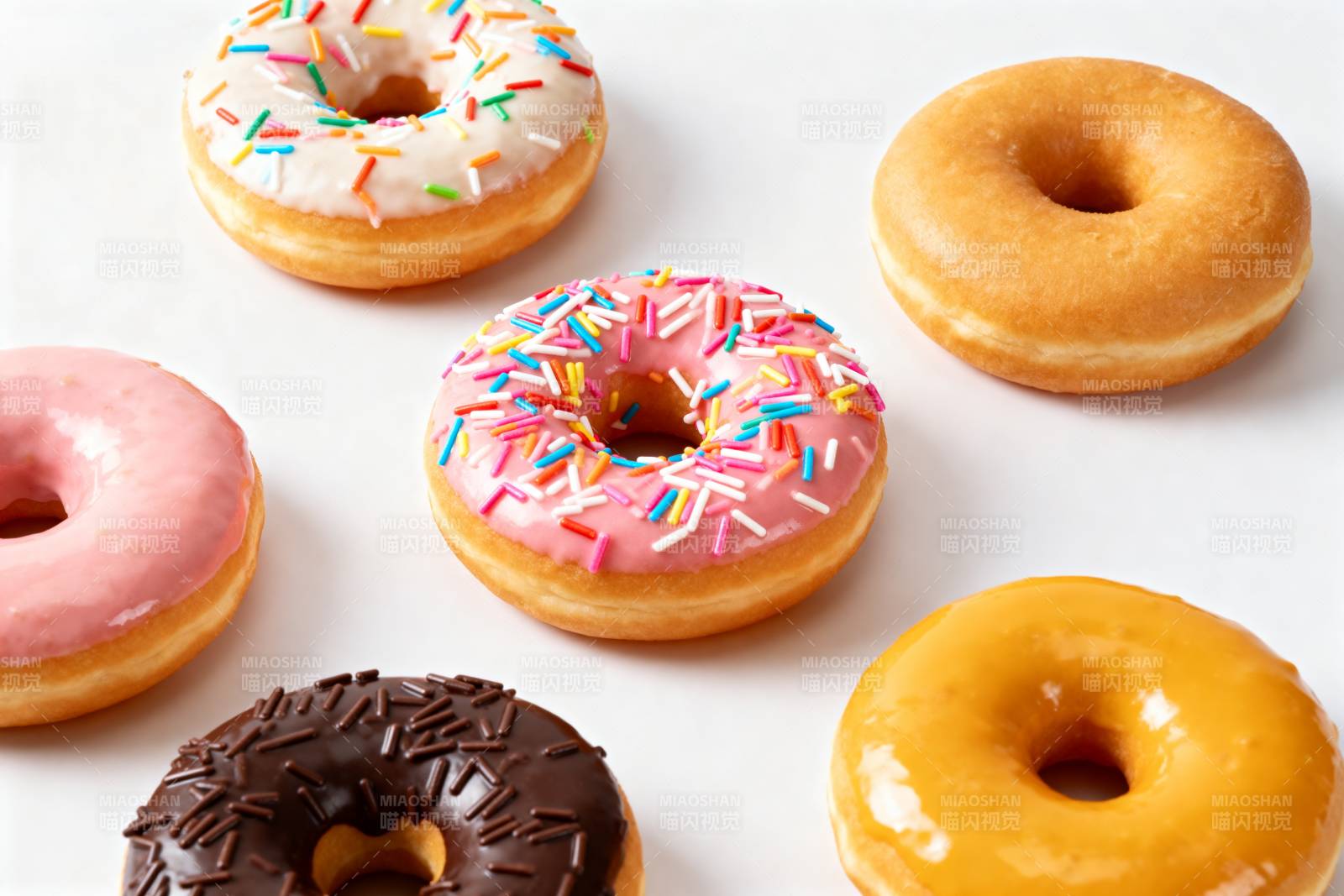 五彩缤纷的甜甜圈图片