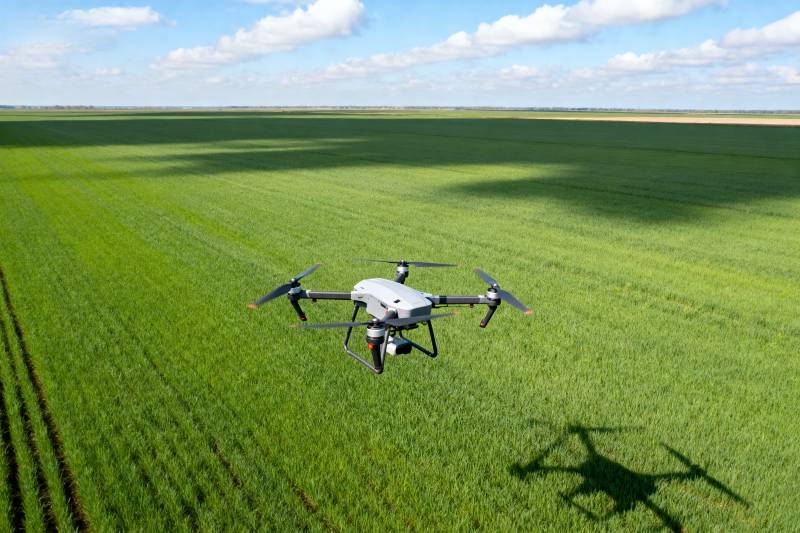 无人机巡田图片