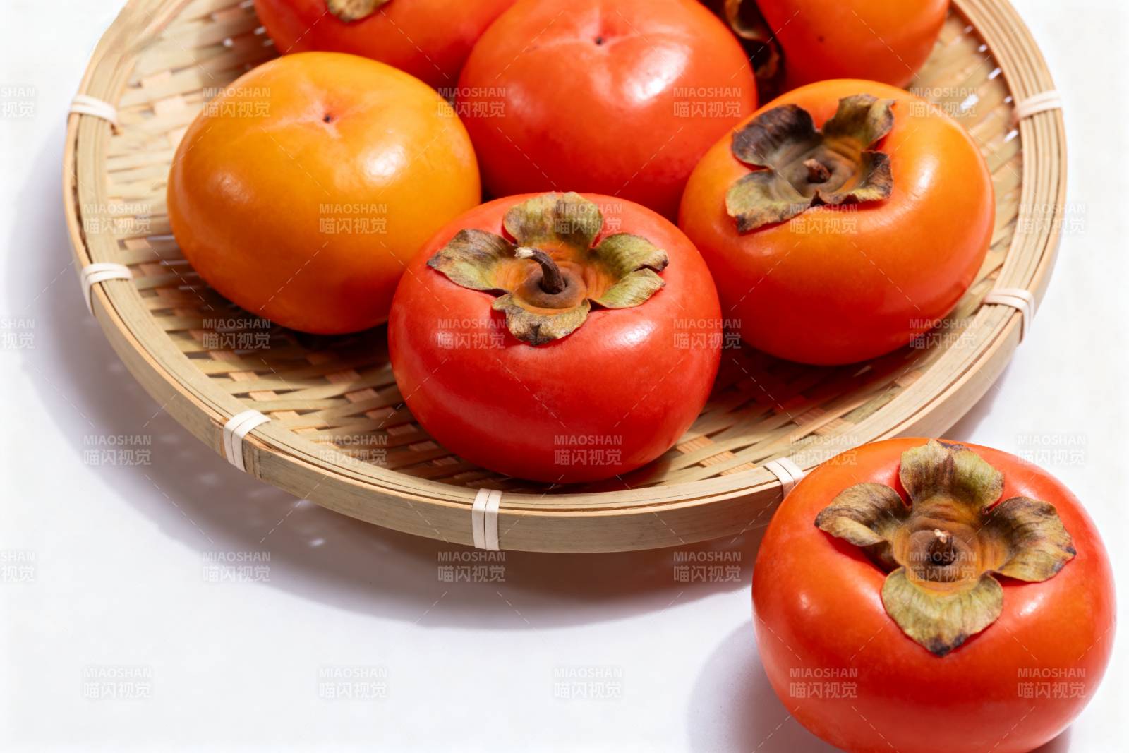 柿子满篮秋意浓图片