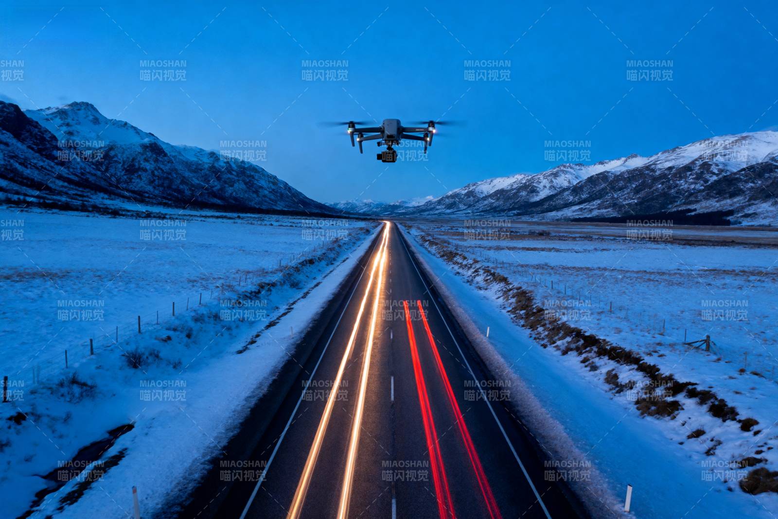 雪原夜路无人机图片