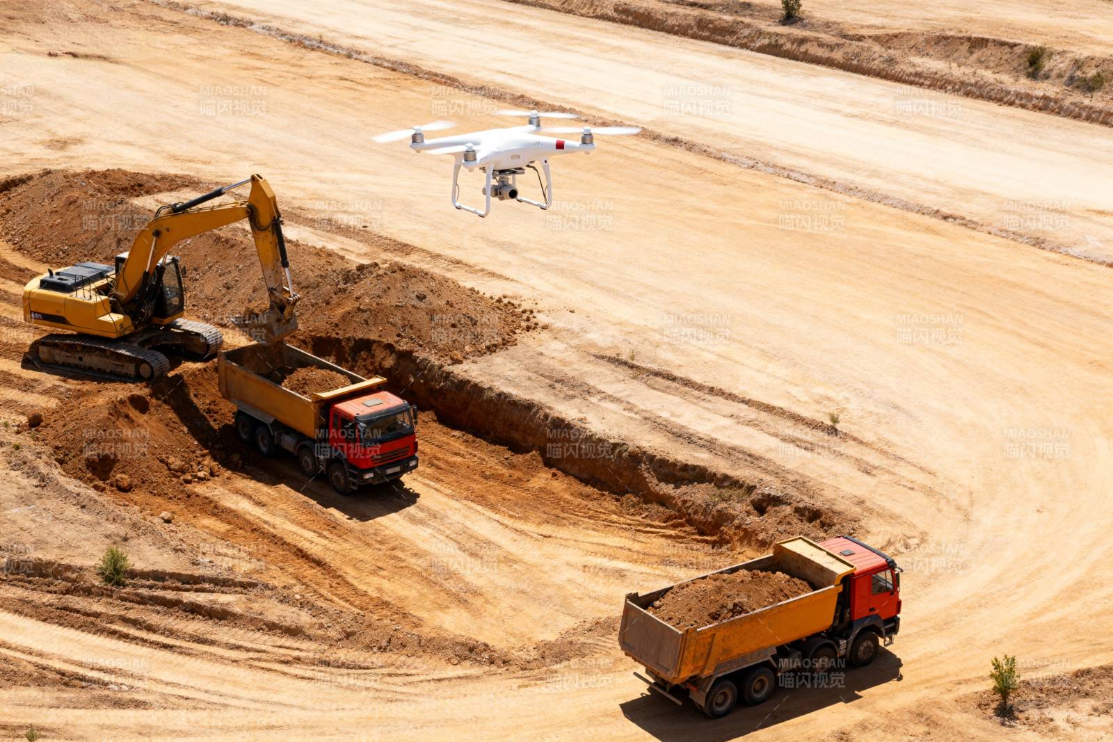 无人机监控工地作业图片