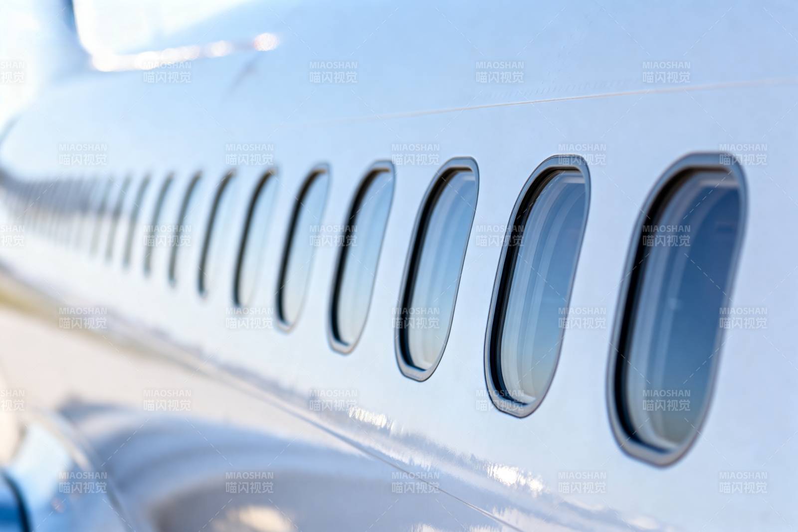 飞机舷窗特写图片