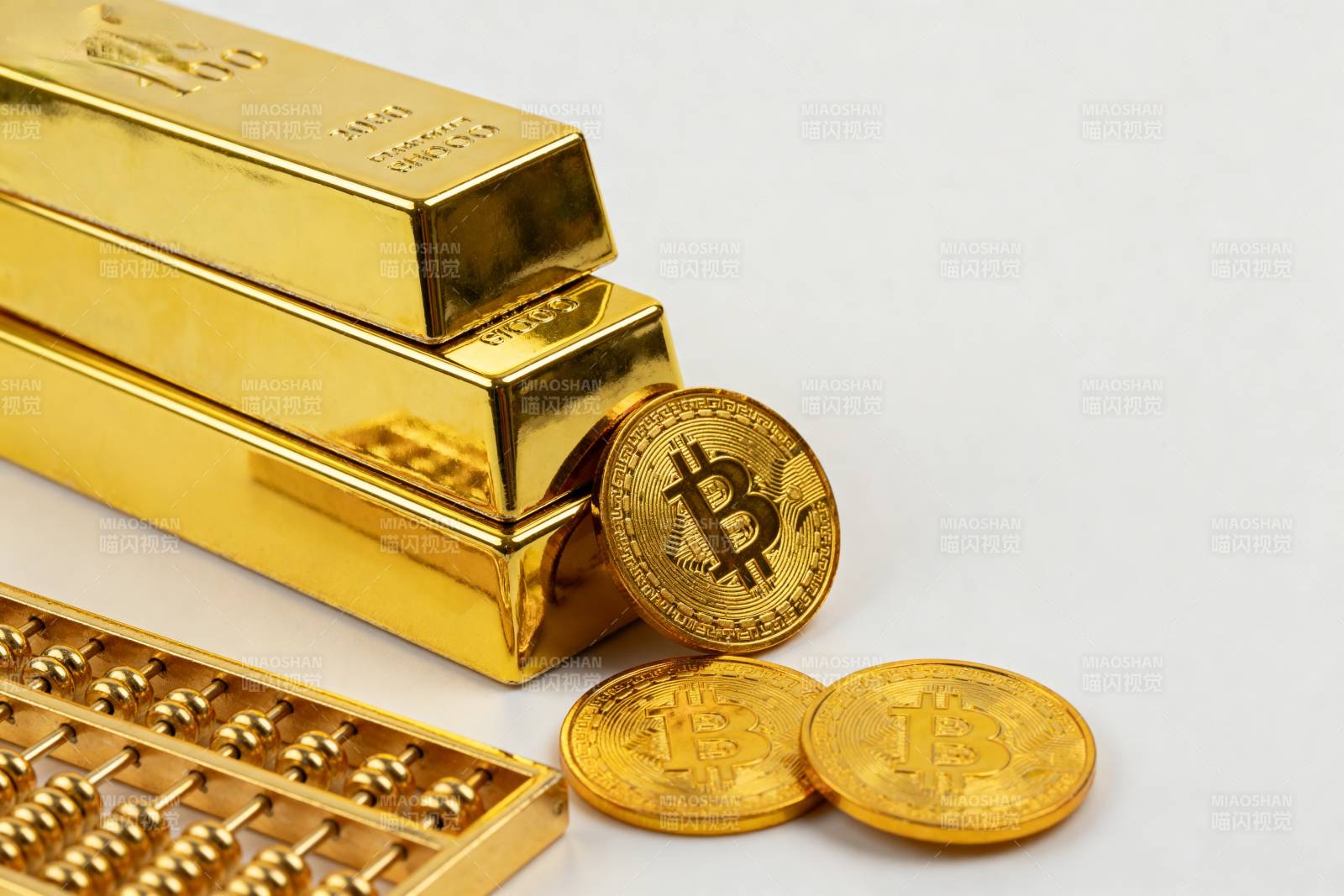 黄金与比特币并置图片