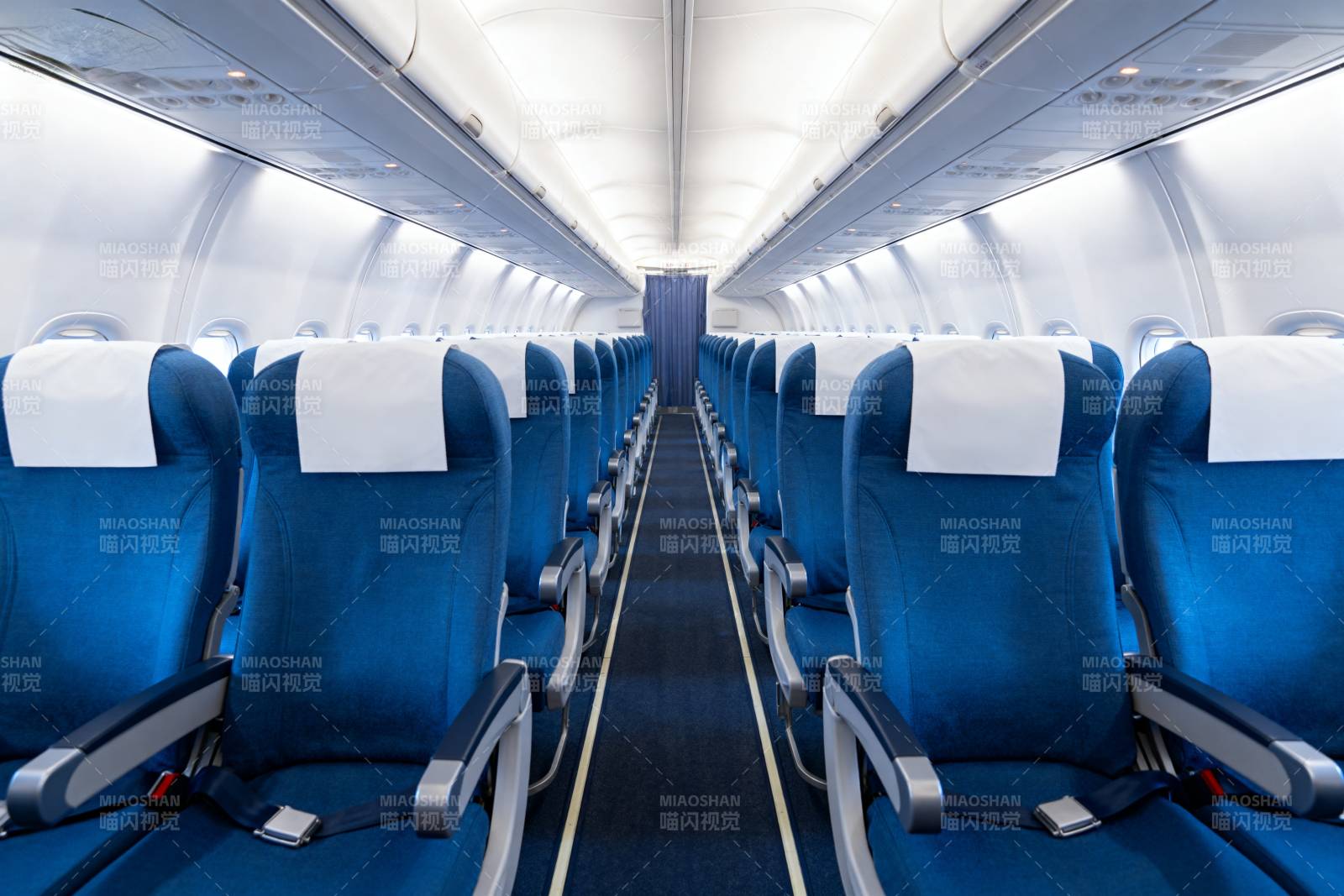 飞机客舱内部景象图片