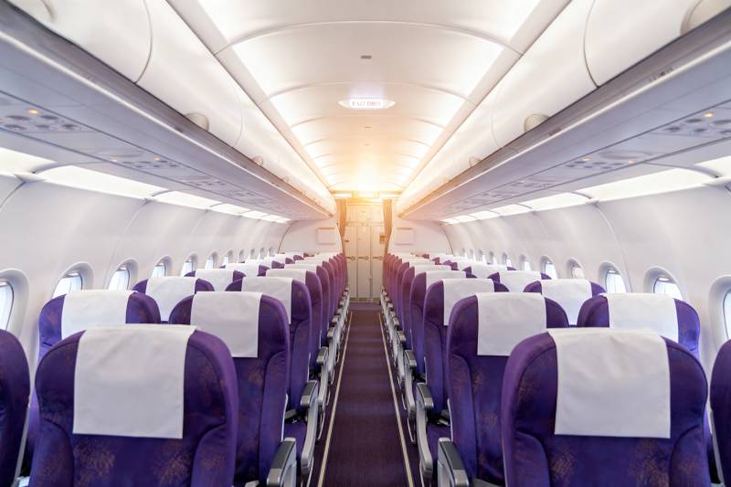 飞机客舱内部景象图片