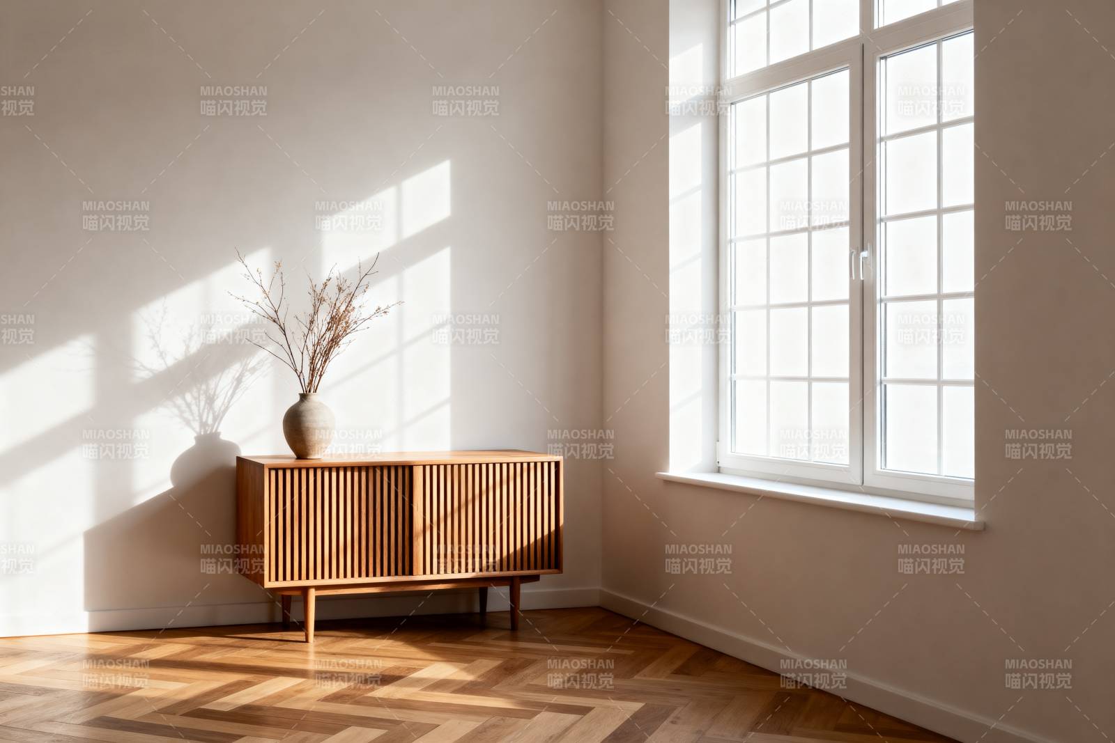 阳光洒落的静谧角落图片