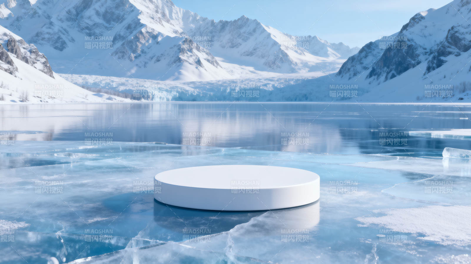 冰湖雪峰静景图片