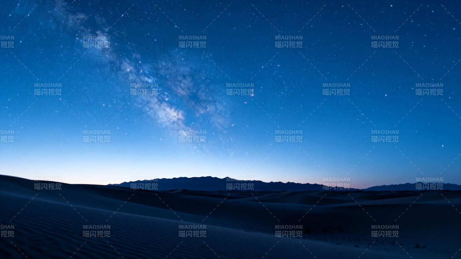 星河沙漠夜景图片