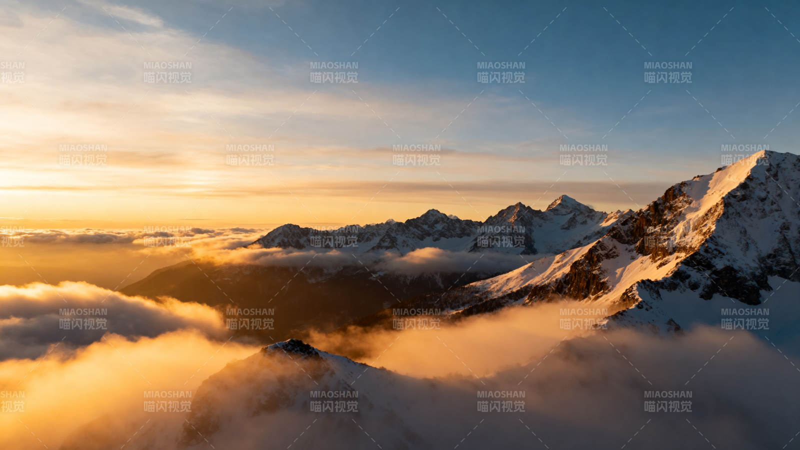 雪山云海日出图片