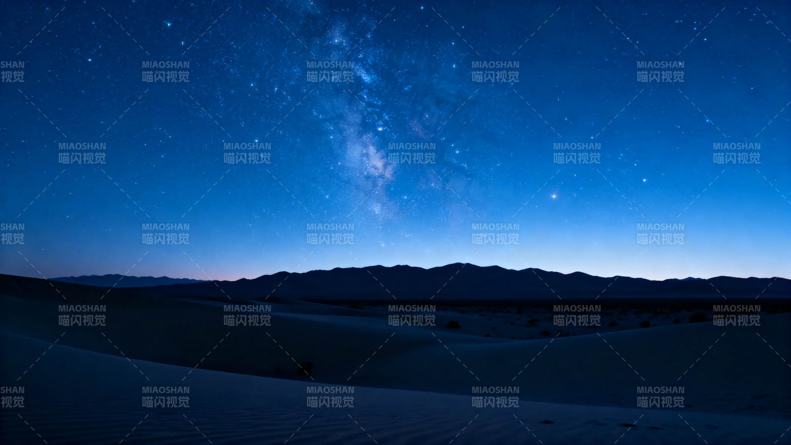 星河沙漠夜景图片