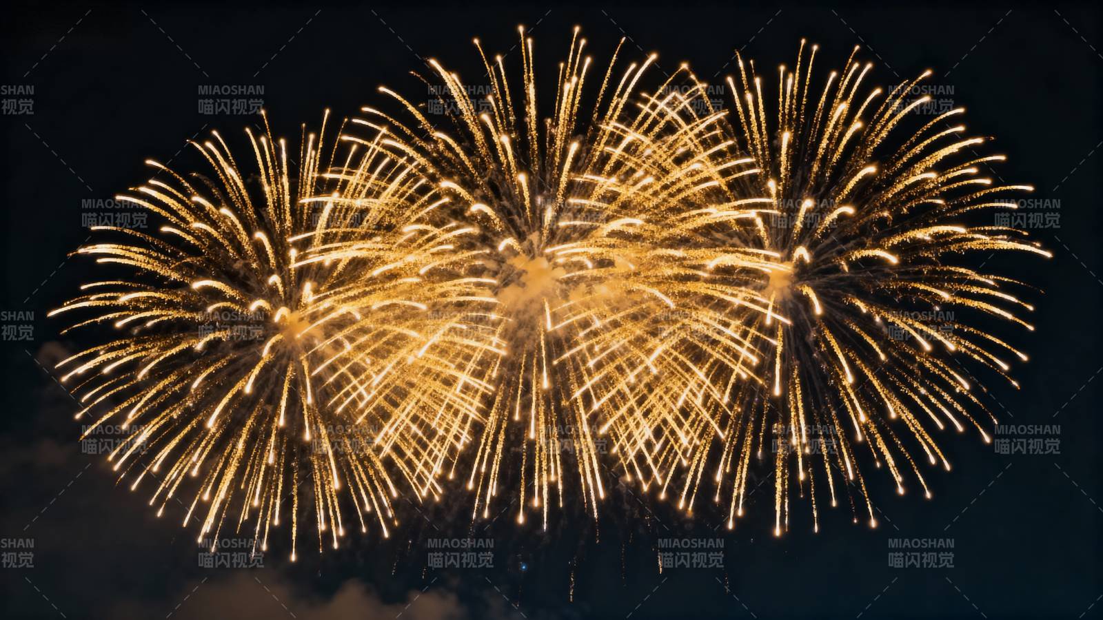 璀璨烟花绽放夜空图片
