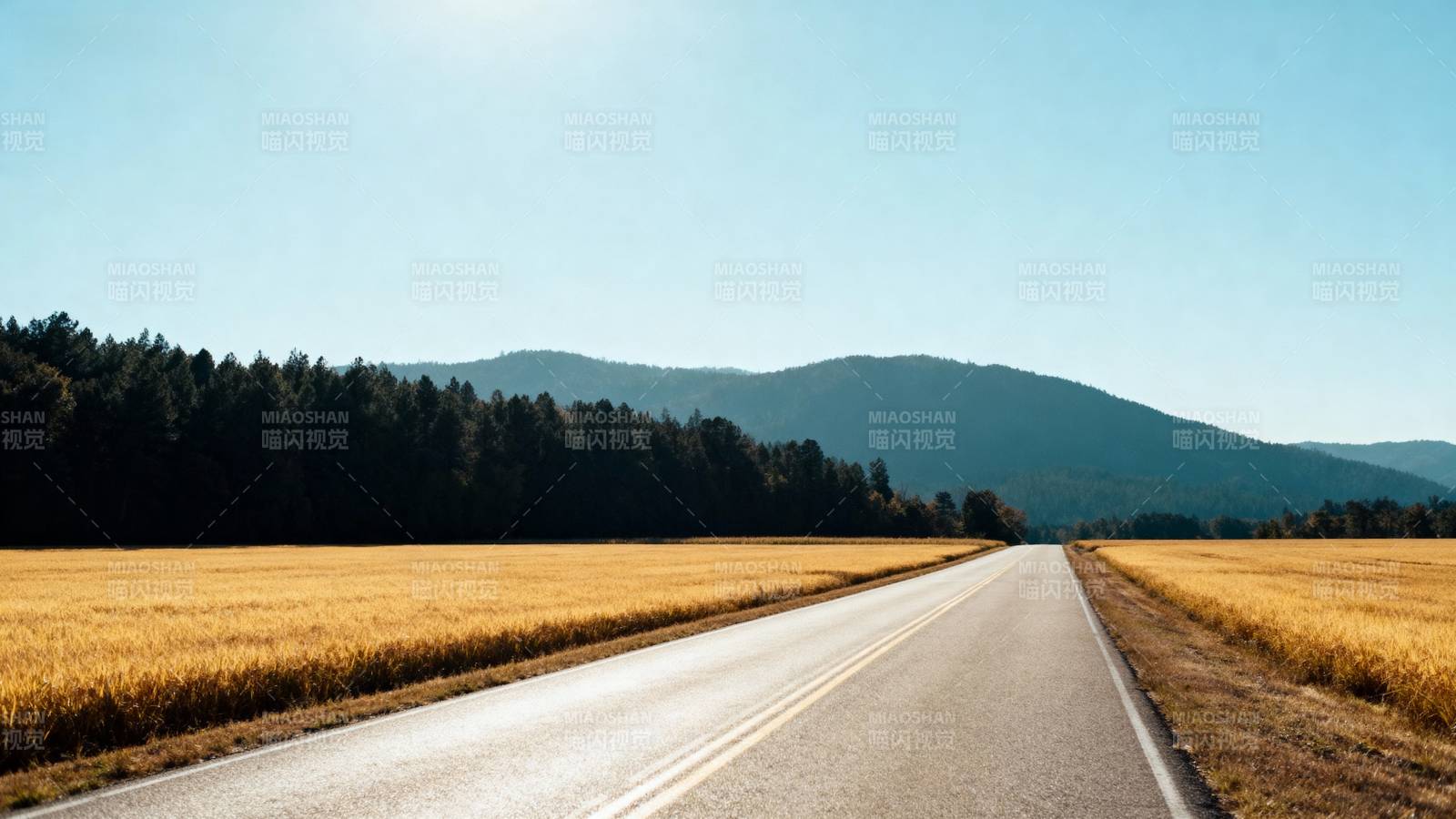 公路延伸至远方图片